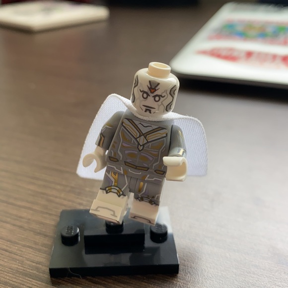 Vision Lego minifigure - Picture 3 of 4